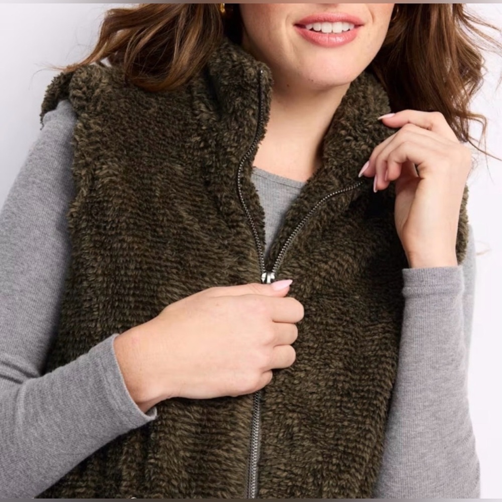 Democracy Olive Faux Fur Fleece Vest Women’s XL Cozy Layering Piece